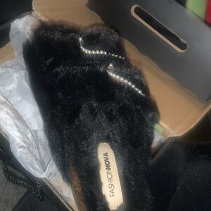 Fashion nova size 11 black slide fury new